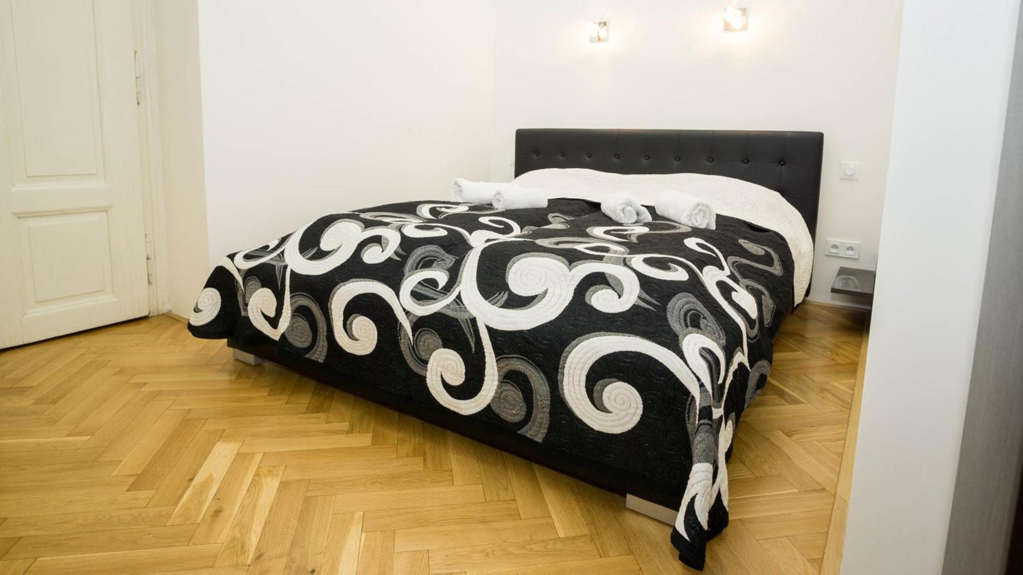 Black & White Apartment Prague By Wenceslas Square And Muzeum Exterior foto