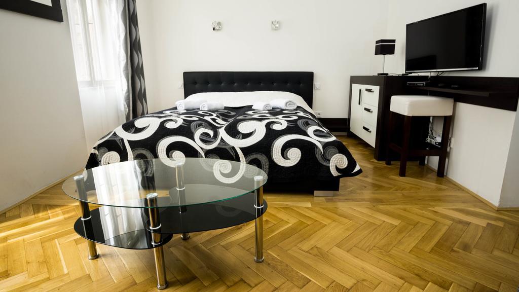 Black & White Apartment Prague By Wenceslas Square And Muzeum Exterior foto